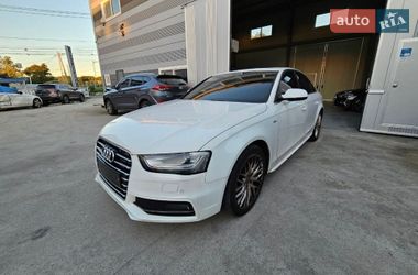 Седан Audi A4 2015 в Львові