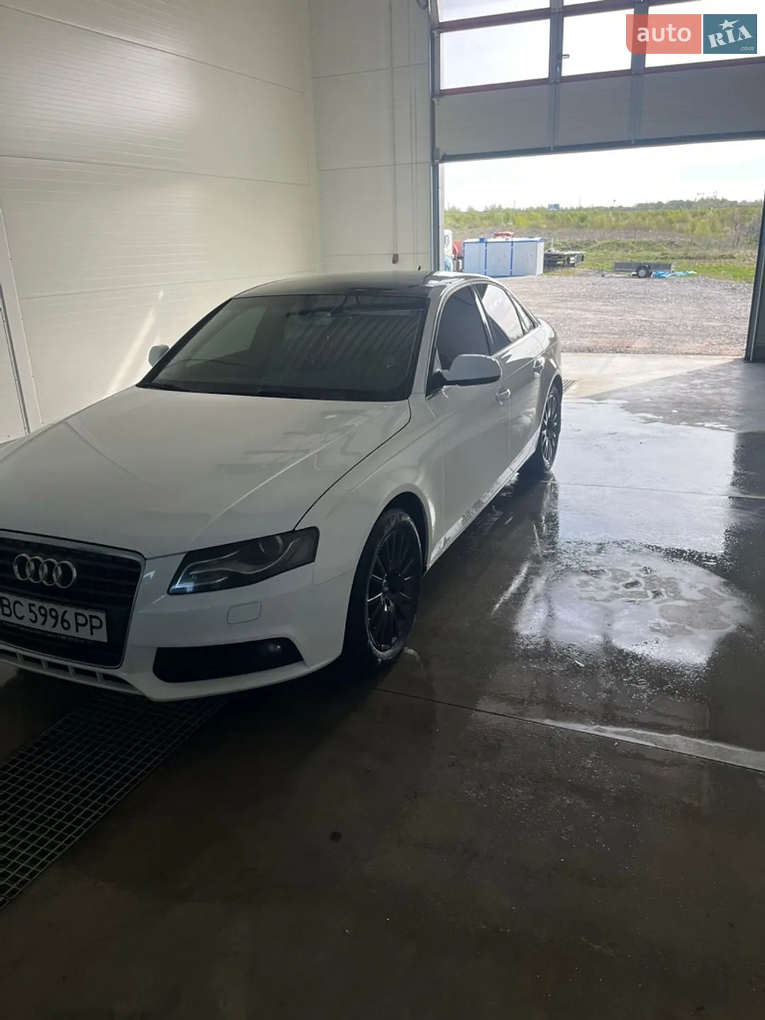 2010 Audi A4 - мініатюра 2