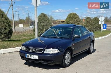 Седан Audi A4 1996 в Жовкве