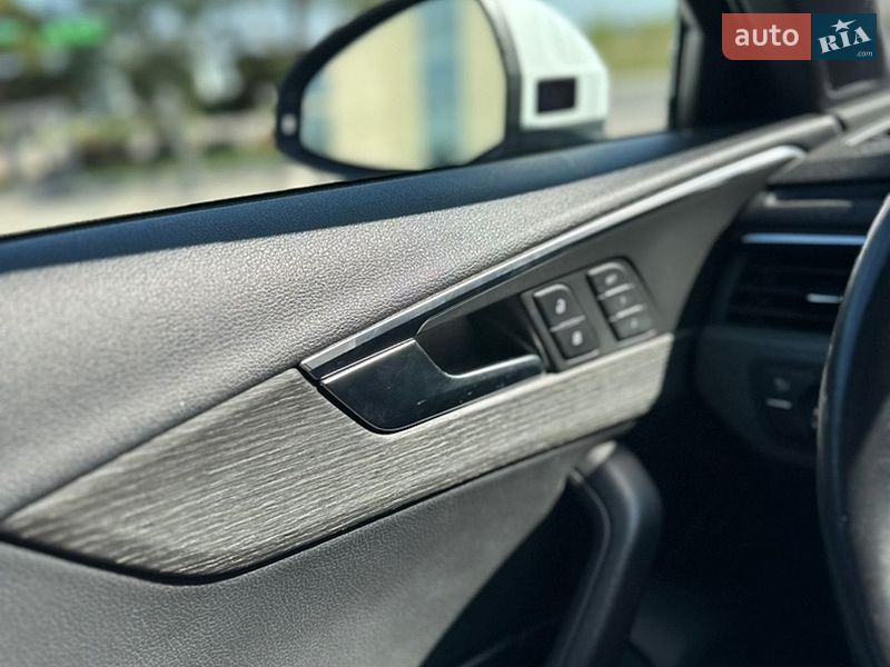 Седан Audi A4 2018 в Львове