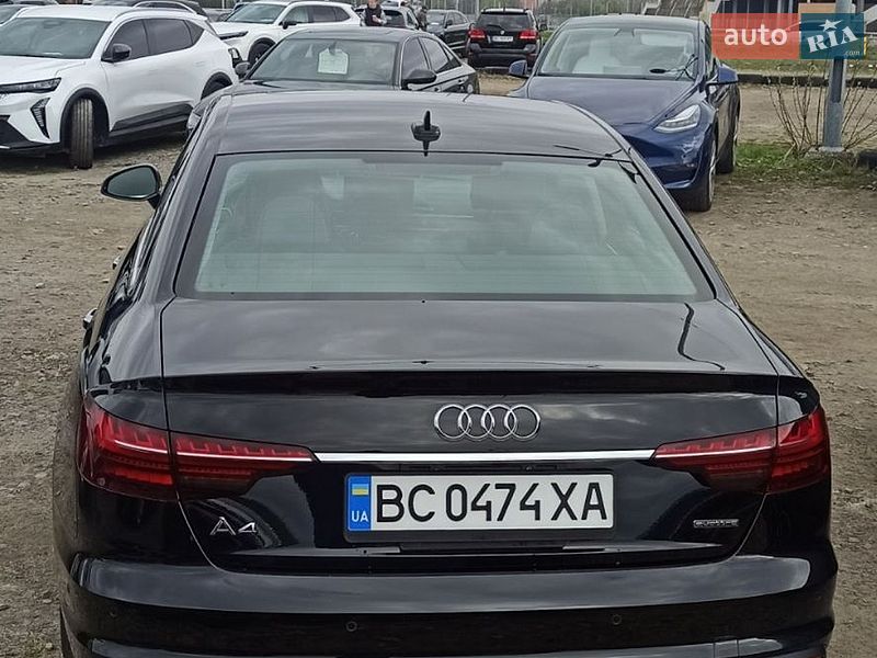 Седан Audi A4 2022 в Львове