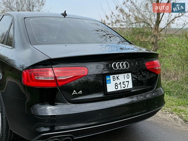 Седан Audi A4 2015 в Ровно