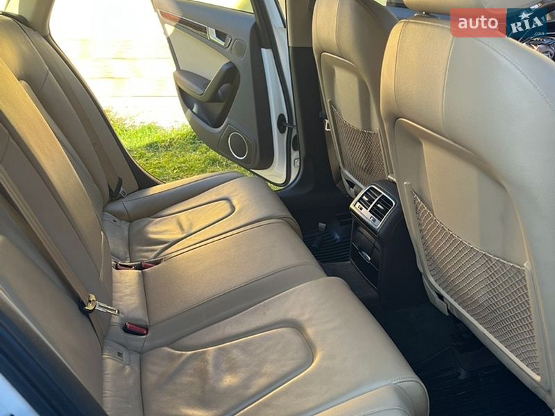 Седан Audi A4 2014 в Львові