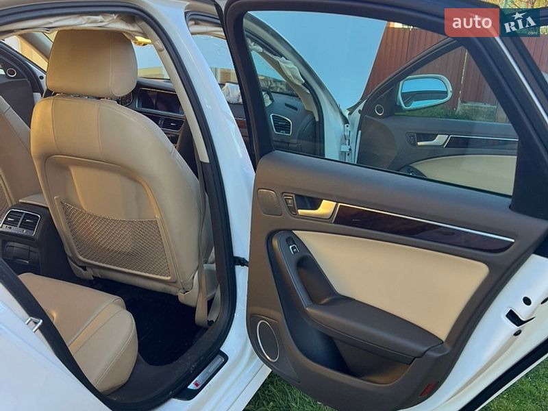 Седан Audi A4 2014 в Львові
