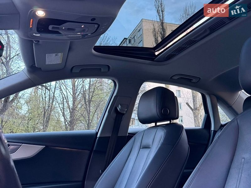 Седан Audi A4 2016 в Киеве