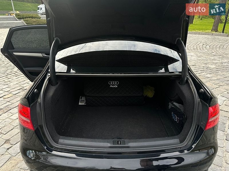 Седан Audi A4 2012 в Києві