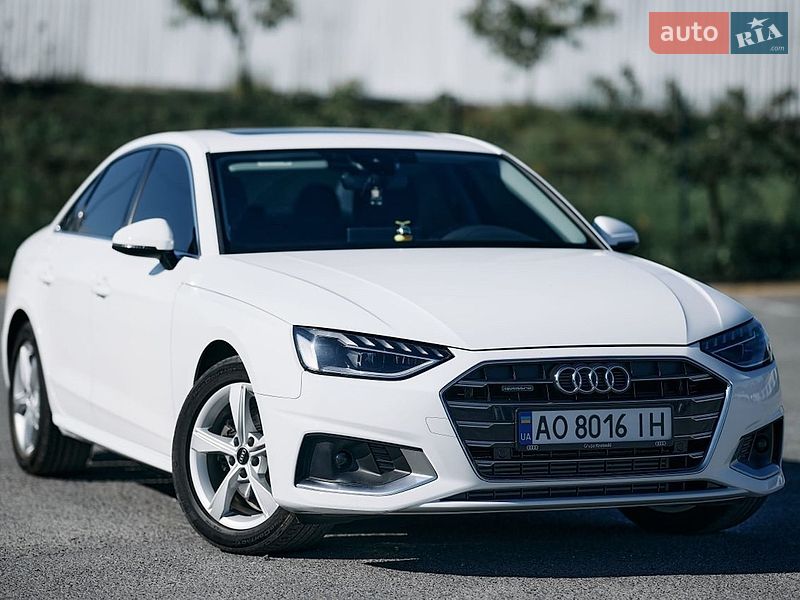 Седан Audi A4 2022 в Ужгороде