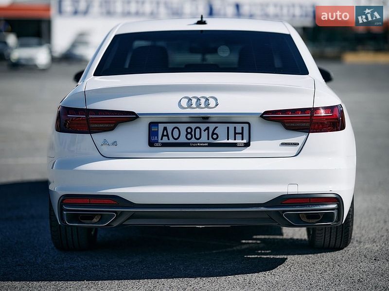 Седан Audi A4 2022 в Ужгороде