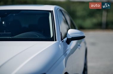 Седан Audi A4 2022 в Ужгороде