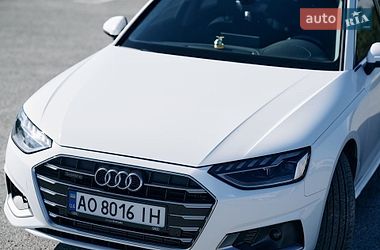 Седан Audi A4 2022 в Ужгороде