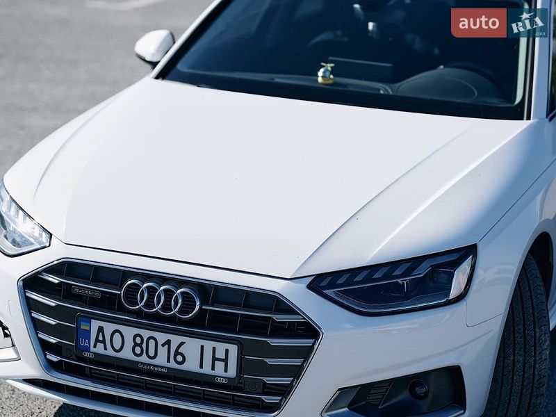 Седан Audi A4 2022 в Ужгороде