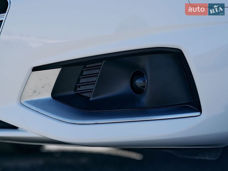 Седан Audi A4 2022 в Ужгороде