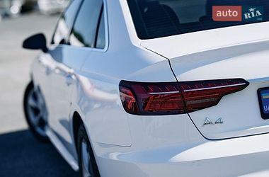 Седан Audi A4 2022 в Ужгороде