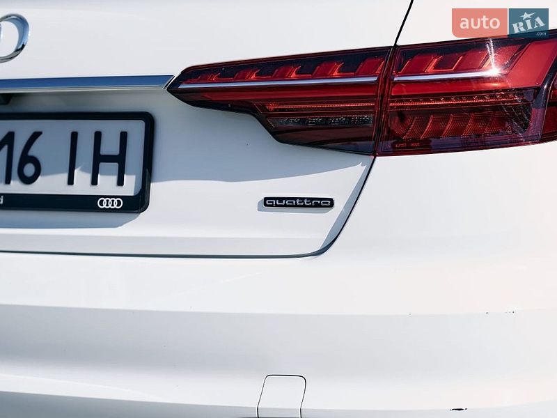 Седан Audi A4 2022 в Ужгороде