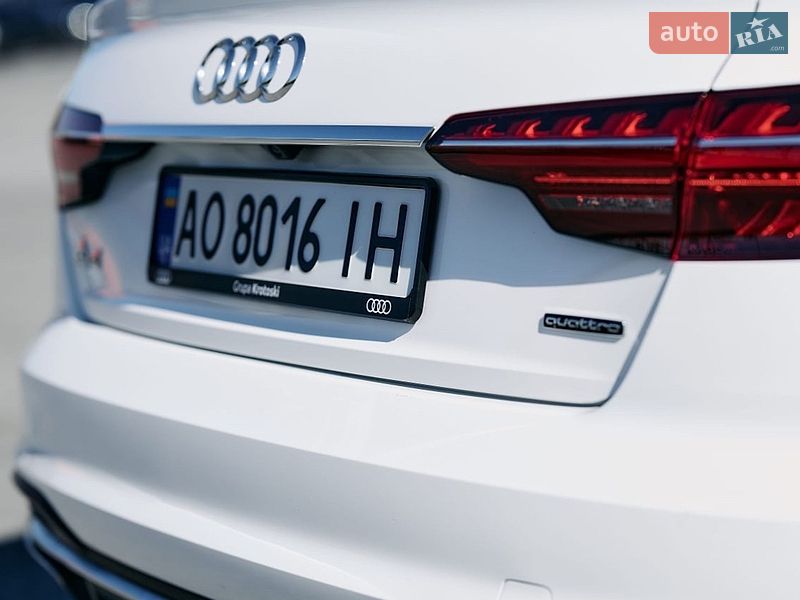 Седан Audi A4 2022 в Ужгороде