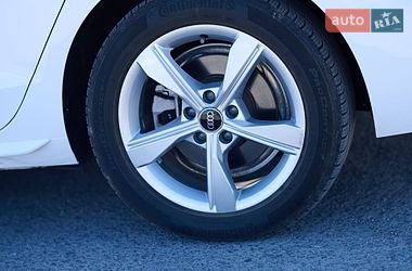 Седан Audi A4 2022 в Ужгороде