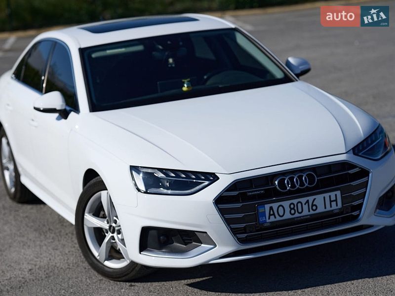 Седан Audi A4 2022 в Ужгороде