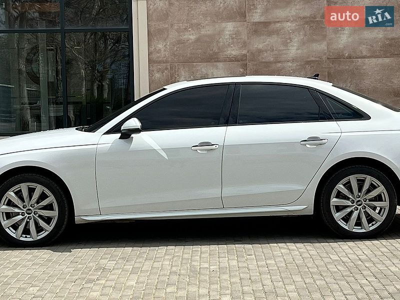 Седан Audi A4 2021 в Николаеве
