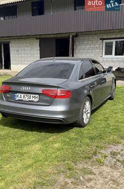 Седан Audi A4 2015 в Киеве