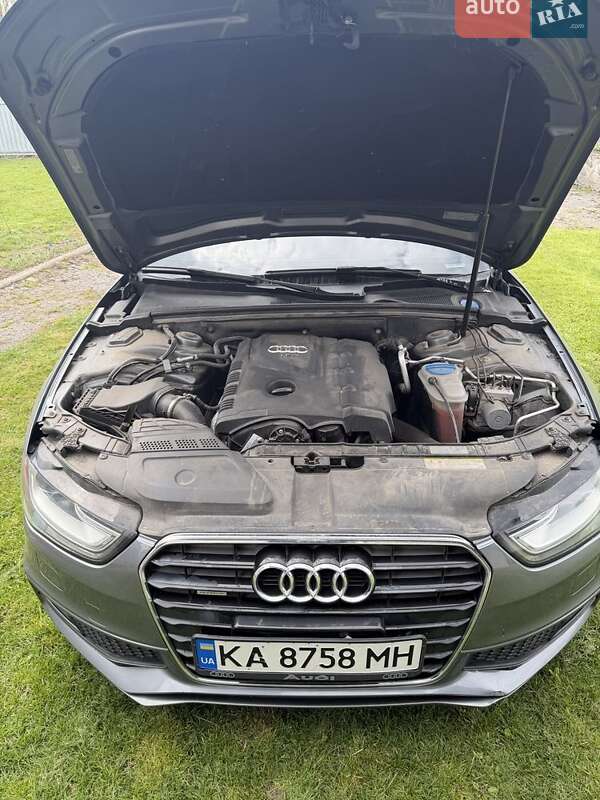 Седан Audi A4 2015 в Киеве