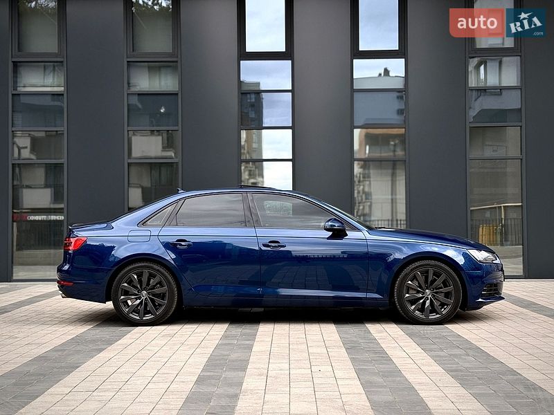 Седан Audi A4 2016 в Львове
