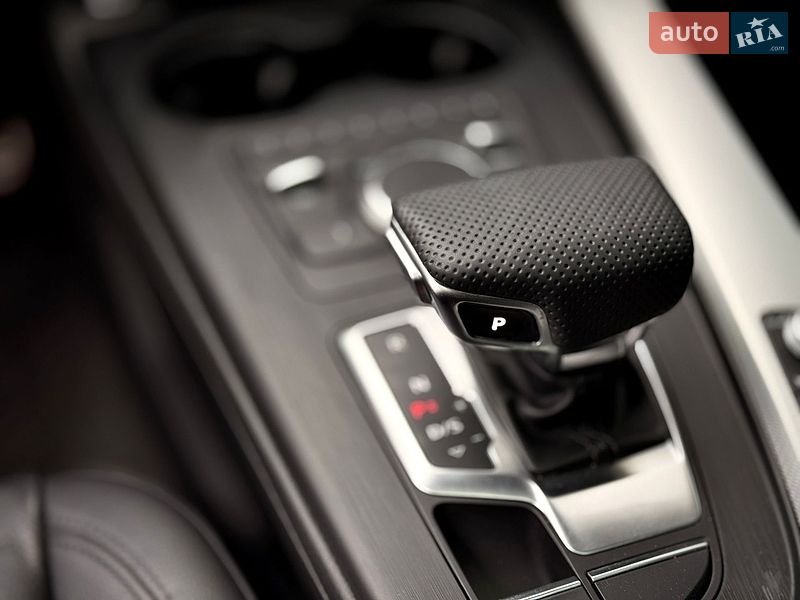 Седан Audi A4 2016 в Львове