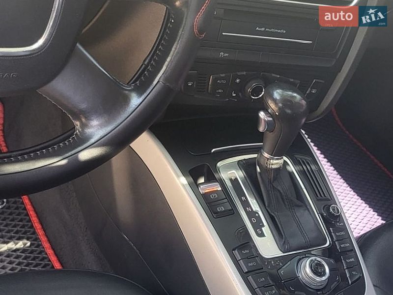 Седан Audi A4 2010 в Днепре