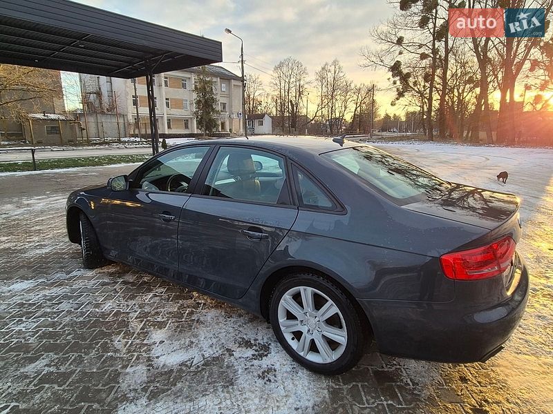 Седан Audi A4 2010 в Черновцах