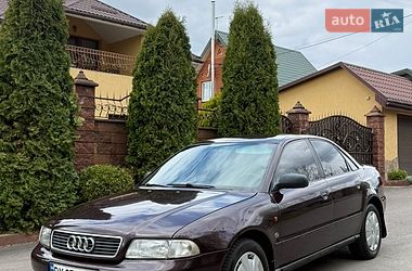 Седан Audi A4 1995 в Рівному