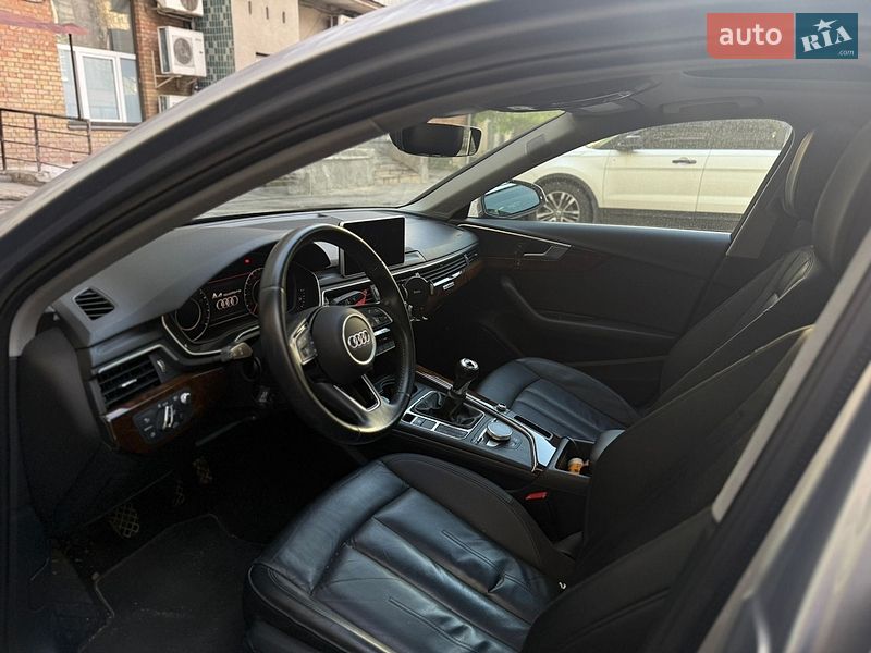Седан Audi A4 2017 в Киеве