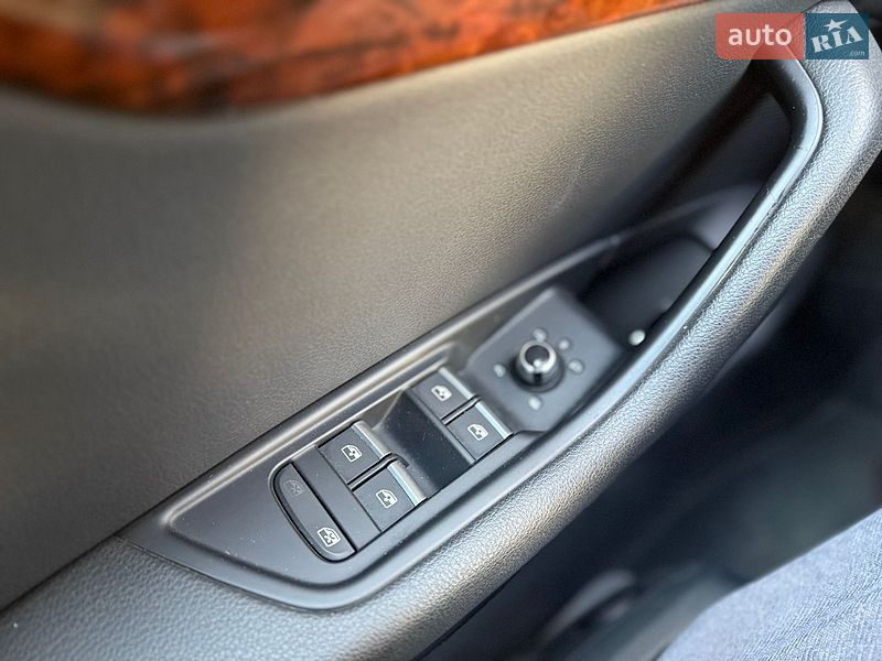 Седан Audi A4 2017 в Киеве