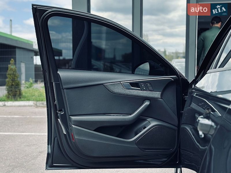 Седан Audi A4 2016 в Кременчуге