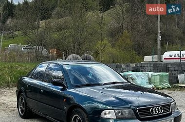 Седан Audi A4 1996 в Верховині