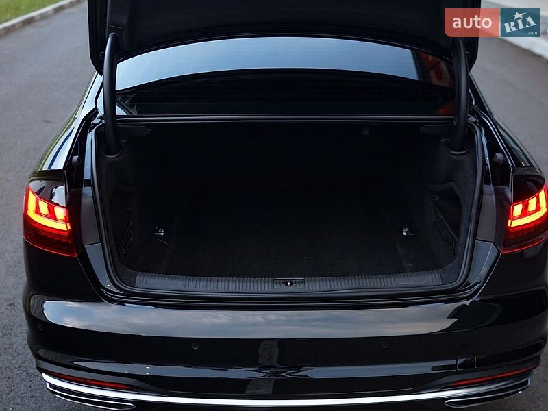 Седан Audi A4 2020 в Львові