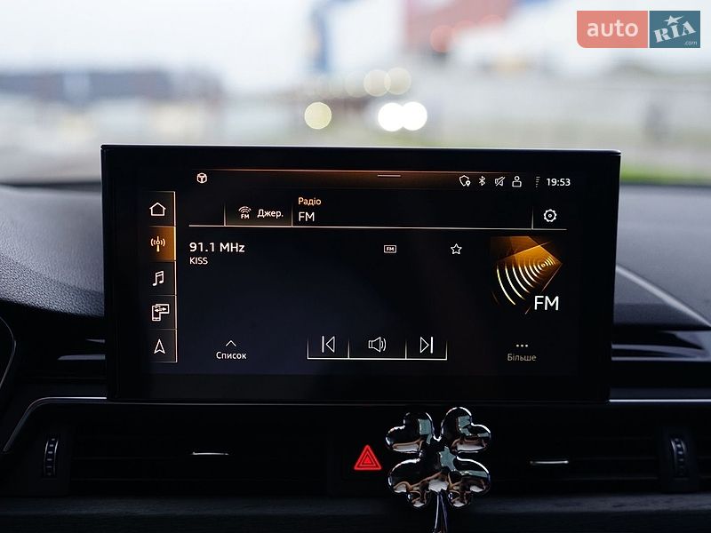 Седан Audi A4 2020 в Львові