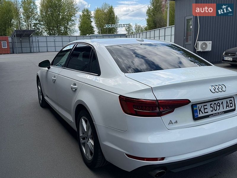 Седан Audi A4 2017 в Днепре