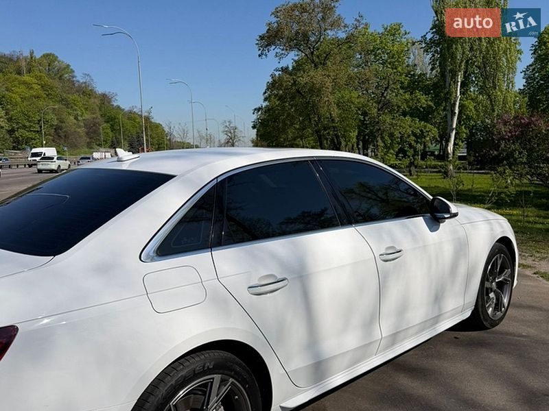 Седан Audi A4 2020 в Киеве