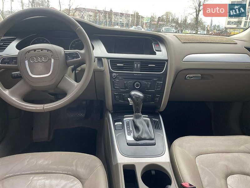 Седан Audi A4 2012 в Киеве
