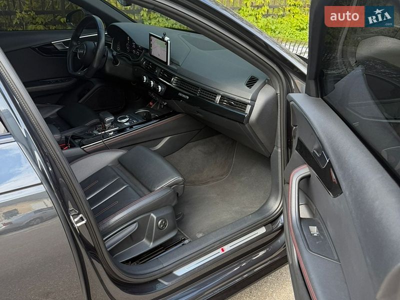 Седан Audi A4 2018 в Києві