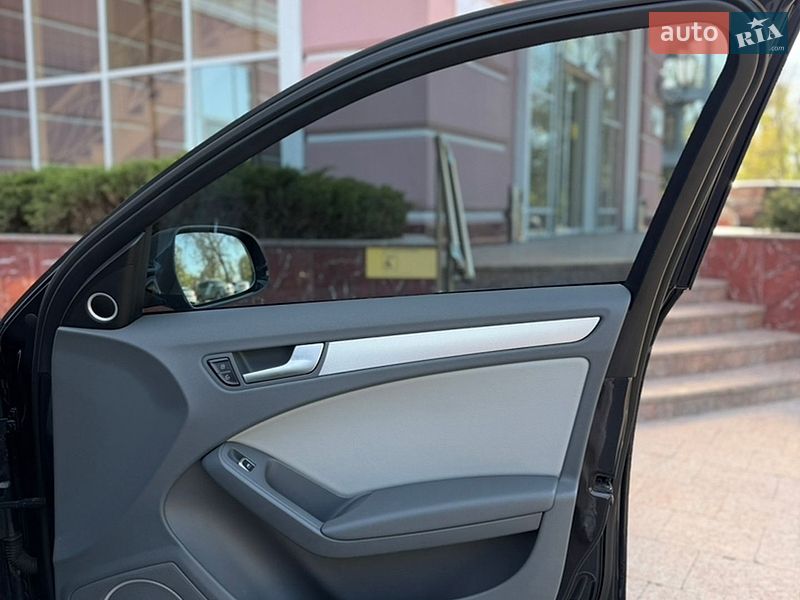 Седан Audi A4 2012 в Одесі