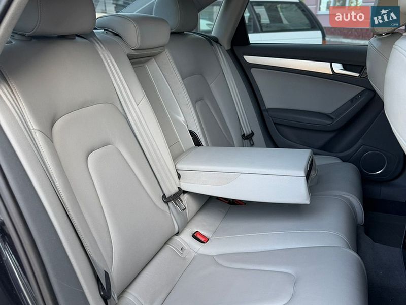 Седан Audi A4 2012 в Одесі