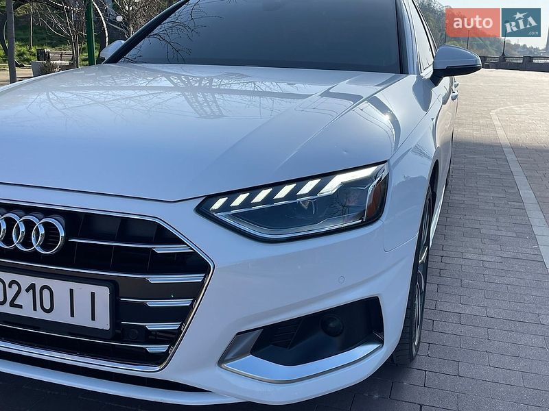 Седан Audi A4 2022 в Житомирі