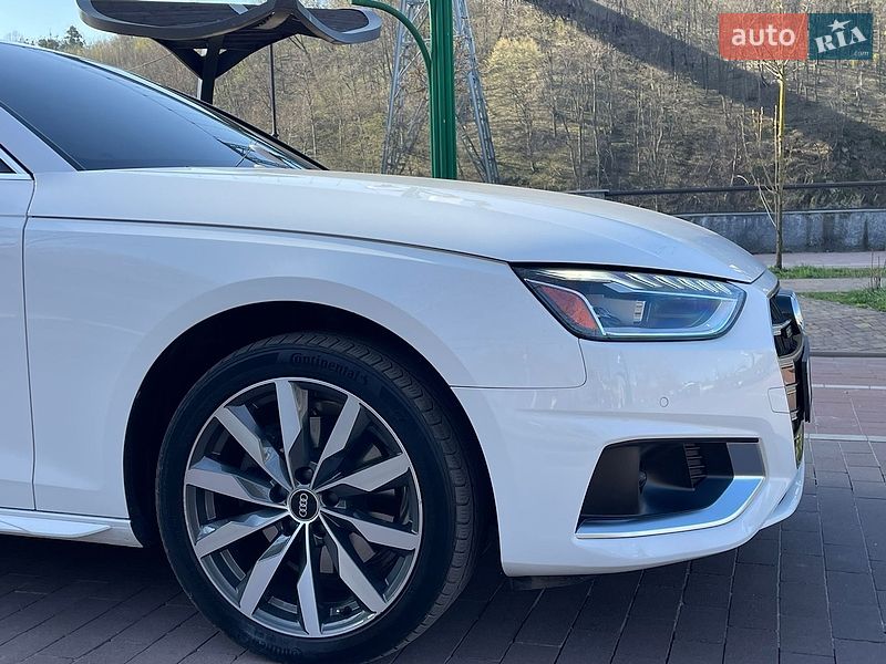 Седан Audi A4 2022 в Житомирі