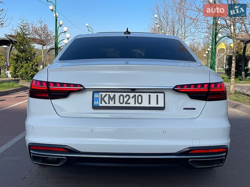 Седан Audi A4 2022 в Житомирі
