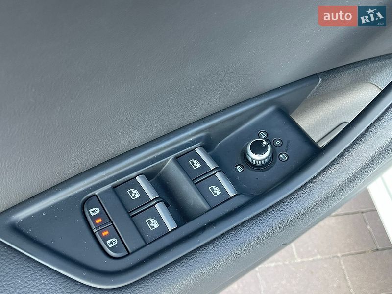 Седан Audi A4 2022 в Житомирі
