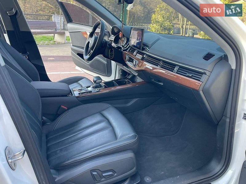Седан Audi A4 2022 в Житомирі