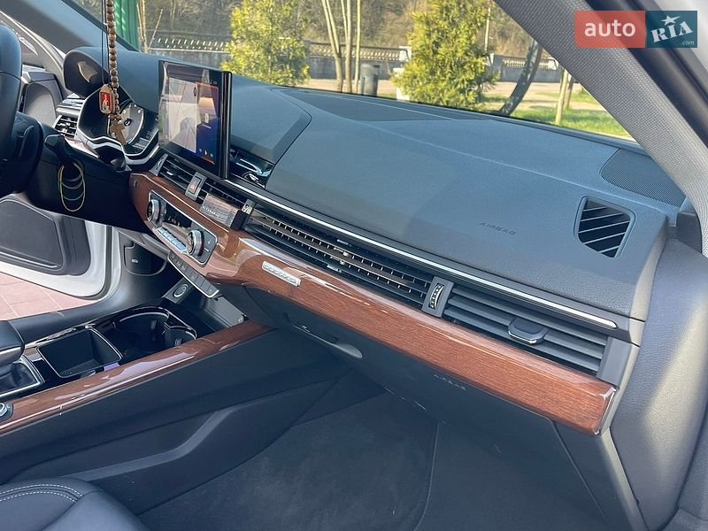 Седан Audi A4 2022 в Житомирі