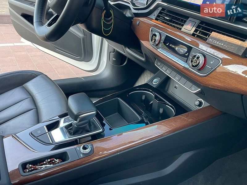 Седан Audi A4 2022 в Житомирі