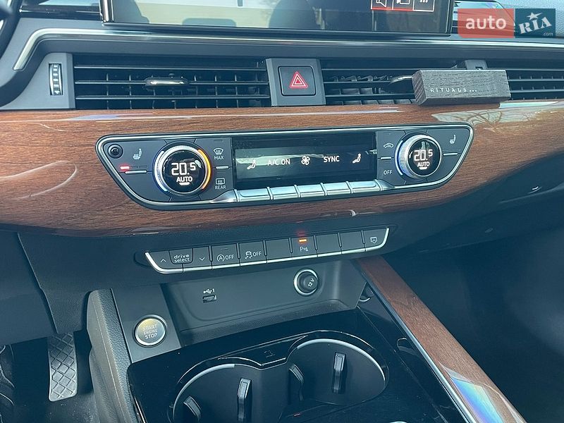 Седан Audi A4 2022 в Житомирі