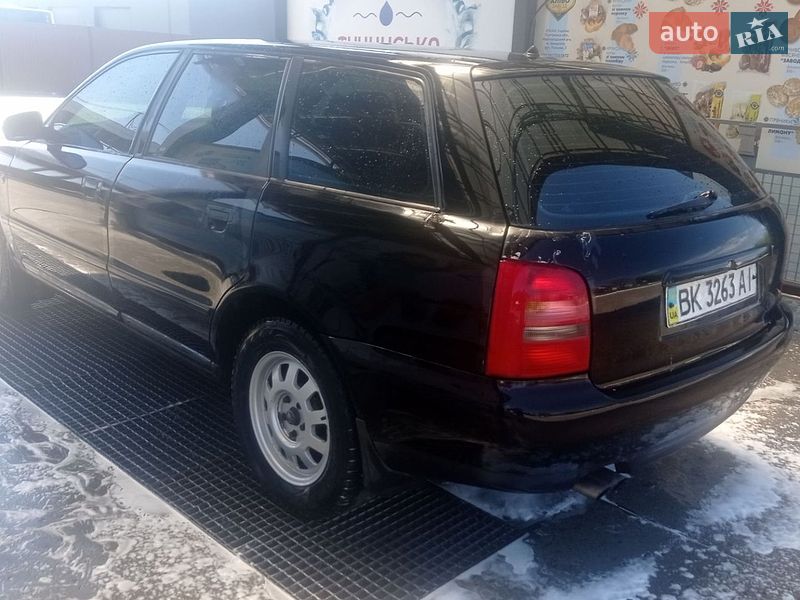 Універсал Audi A4 1998 в Рівному